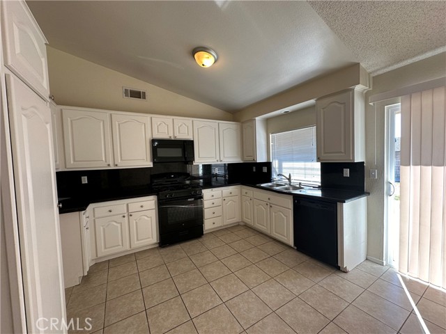 Detail Gallery Image 12 of 58 For 1249 W Vodden St, Bloomington,  CA 92316 - 4 Beds | 2 Baths