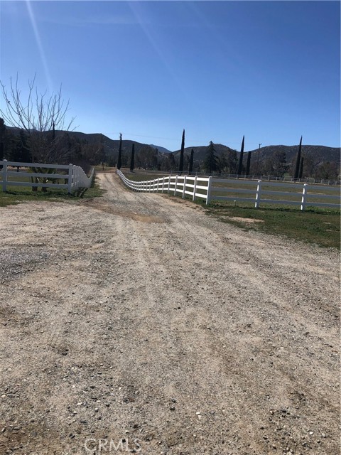 42850 Hill Top Drive, Banning CA: https://media.crmls.org/medias/87c34018-4f02-4de9-8c96-d6e956e31e45.jpg