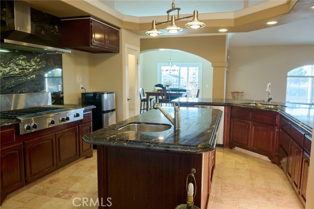 Detail Gallery Image 10 of 30 For 9740 Joshua St, Oak Hills,  CA 92344 - 4 Beds | 3 Baths