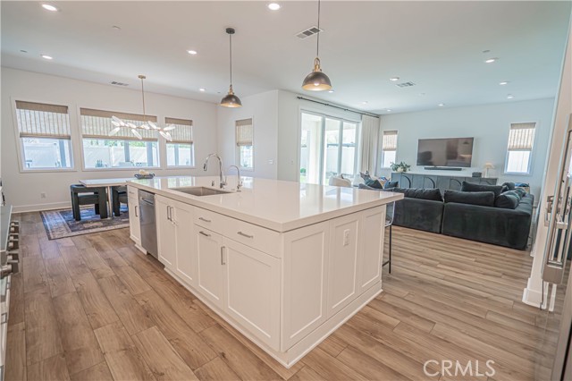 Detail Gallery Image 11 of 58 For 29768 Camino La Perdiz, Valencia,  CA 91354 - 5 Beds | 5 Baths