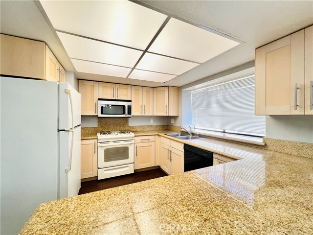 17057 S Vermont Avenue, Gardena CA: https://media.crmls.org/medias/87c4e7f5-852b-4683-81e2-ecdf60a23f3c.jpg