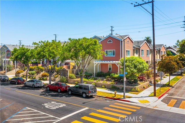 Detail Gallery Image 2 of 22 For 1500 Pine Ave #17,  Long Beach,  CA 90813 - 3 Beds | 3 Baths