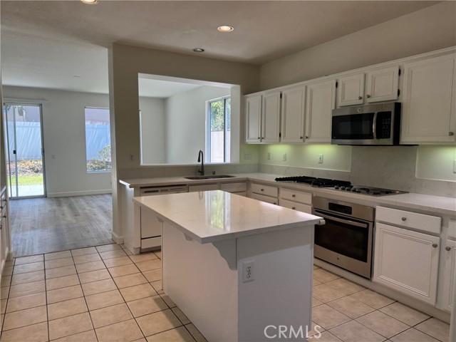 59 Eaglecreek, Irvine CA: https://media.crmls.org/medias/87c649f2-672f-4fd0-bea3-c3679fd2ad44.jpg
