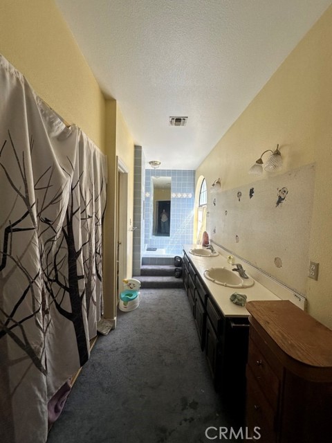 40570 Griffin Drive, Oakhurst CA: https://media.crmls.org/medias/87c6e902-19a5-4ee6-b05c-19dbe564358a.jpg