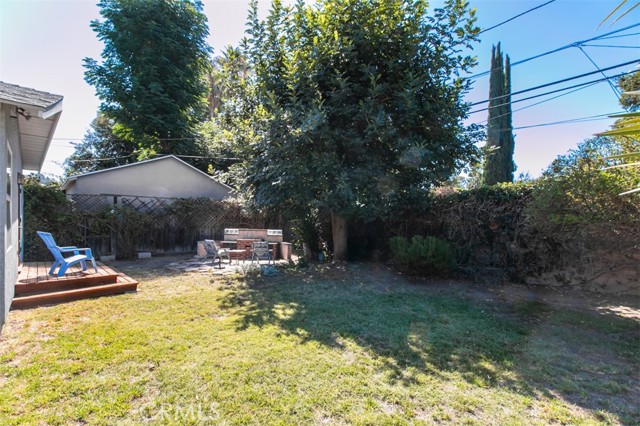 22046 Buena Ventura Street, Woodland Hills CA: https://media.crmls.org/medias/87c6fc54-d795-4ce7-99f5-ac41c6d94dd0.jpg