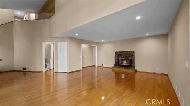 Detail Gallery Image 7 of 44 For 1942 Los Encinos Ave, Glendale,  CA 91208 - 3 Beds | 3 Baths