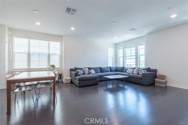 Detail Gallery Image 10 of 49 For 140 Paramount, Irvine,  CA 92618 - 3 Beds | 3/1 Baths