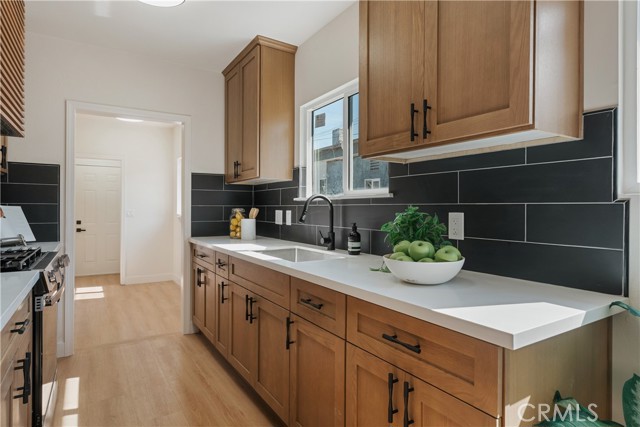 Detail Gallery Image 8 of 19 For 6622 5th Ave, Los Angeles,  CA 90043 - 3 Beds | 2 Baths