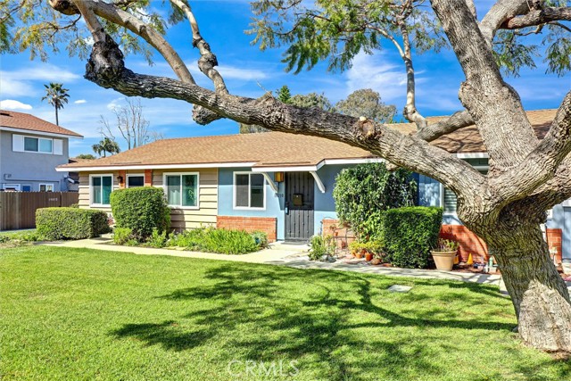 Detail Gallery Image 2 of 18 For 10210 Holburn, Huntington Beach,  CA 92646 - 1 Beds | 1 Baths