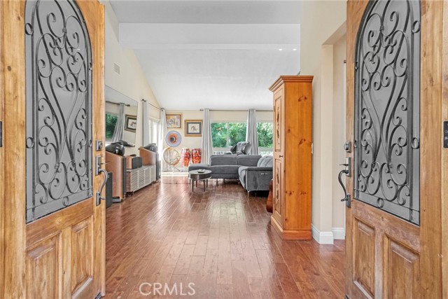 2292 Hillsbury Road, Westlake Village CA: https://media.crmls.org/medias/87c7dbc8-86a6-481f-8a2f-a8c34240e495.jpg
