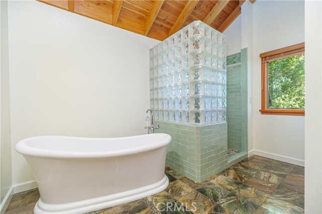 Detail Gallery Image 21 of 38 For 16 Meadow View Ln, San Geronimo,  CA 94963 - 3 Beds | 3/2 Baths