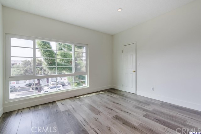 221 Lexington Drive 201, Glendale, California 91206, 3 Bedrooms Bedrooms, ,1 BathroomBathrooms,For Sale,Lexington,319001717