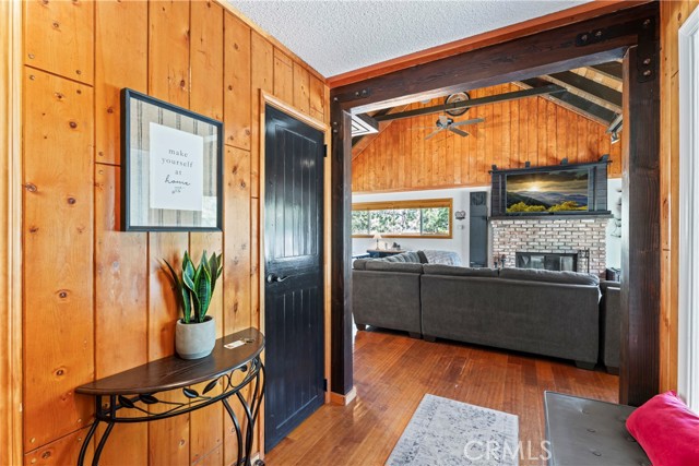 Detail Gallery Image 7 of 38 For 41829 Brownie Ln, Big Bear Lake,  CA 92315 - 3 Beds | 2 Baths