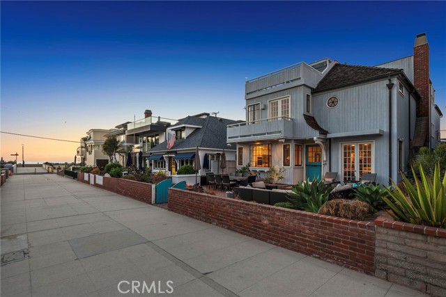 Detail Gallery Image 1 of 1 For 41 19th St, Hermosa Beach,  CA 90254 - 6 Beds | 6 Baths