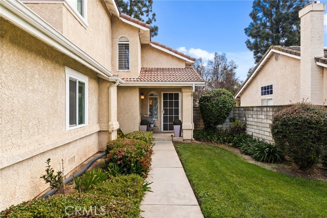 831 Arbor Cir, La Verne CA: https://media.crmls.org/medias/87ca3a87-726e-49eb-a1a0-d620a3c06995.jpg