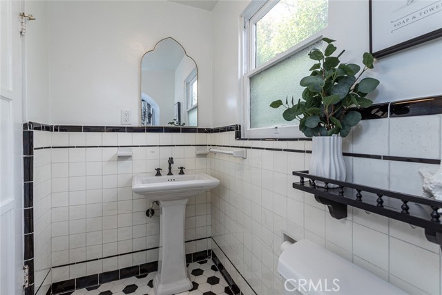 130 Claremont Avenue, Long Beach CA: https://media.crmls.org/medias/87ca798c-18a1-4bca-bbd2-954c6cdd1aa3.jpg