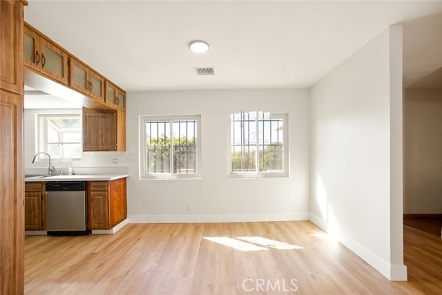 8216 Glencrest, Sun Valley CA: https://media.crmls.org/medias/87ca927b-0fb9-44b6-8ad1-af46c991257a.jpg