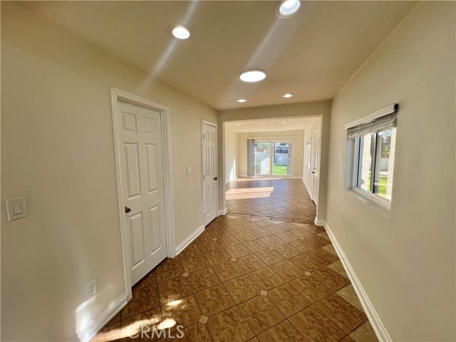 Detail Gallery Image 9 of 44 For 6576 Lorena Ave, Jurupa Valley,  CA 91752 - 5 Beds | 3/1 Baths