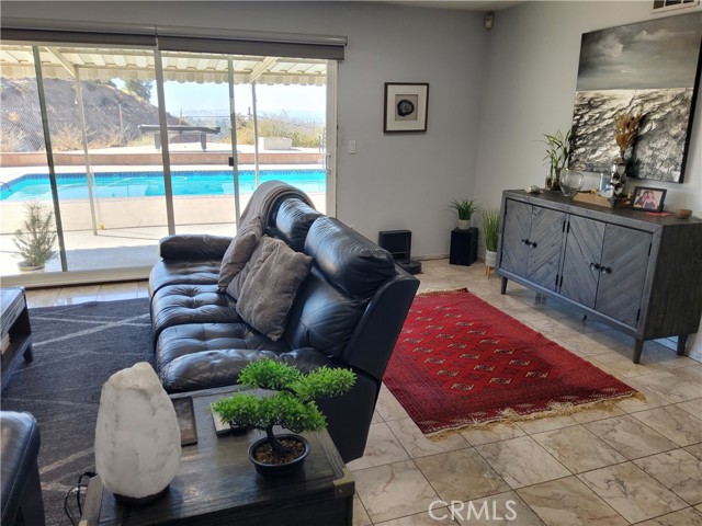 Detail Gallery Image 9 of 10 For 9050 Mulberry Dr, Sunland,  CA 91040 - 4 Beds | 2 Baths