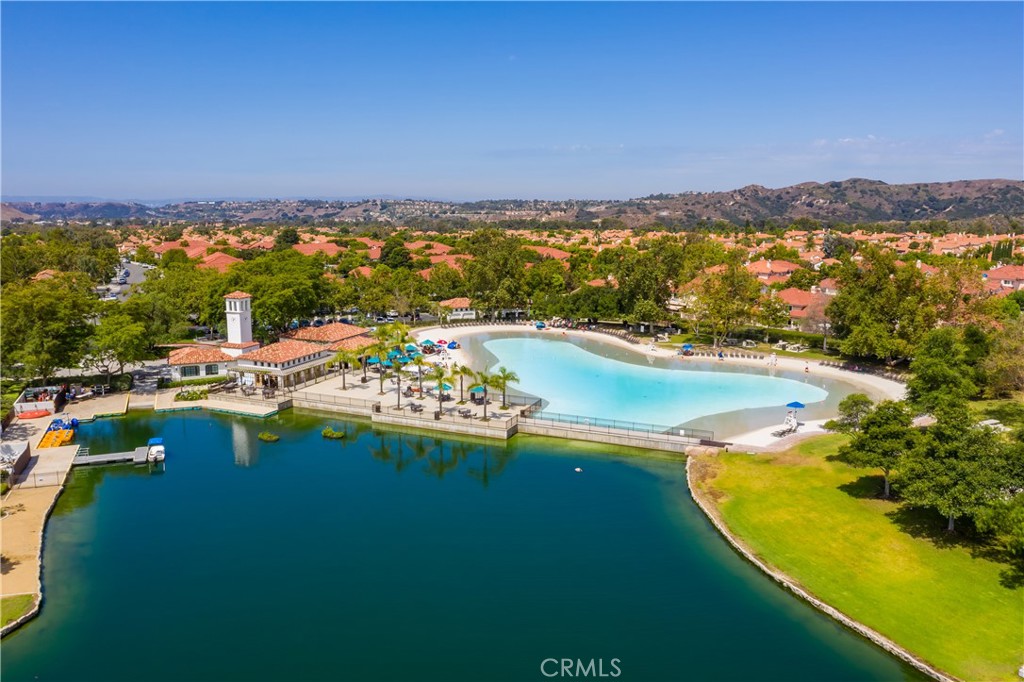 https://media.crmls.org/medias/87cf374b-4872-4630-8a7a-f7f5a626d4b1.jpg?preset=X-Large