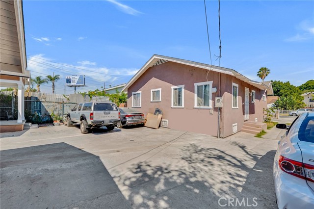 2621 Vineyard Avenue, Los Angeles CA: https://media.crmls.org/medias/87cf4dd9-2f65-43f6-9a85-e2be0a646e47.jpg