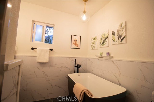 12512 Miranda Street, Valley Village CA: https://media.crmls.org/medias/87d129a2-da72-444e-a941-2139fefeb301.jpg