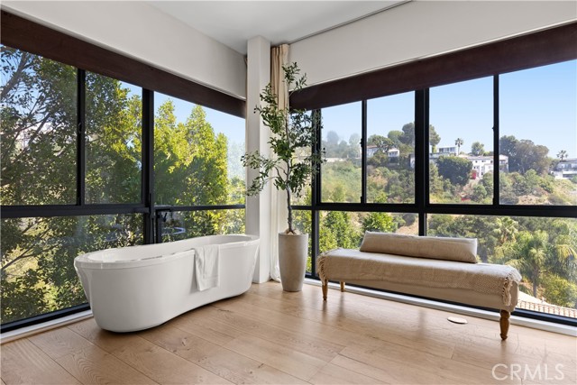 Detail Gallery Image 22 of 37 For 2746 Rinconia Dr, Los Angeles,  CA 90068 - 4 Beds | 3/1 Baths