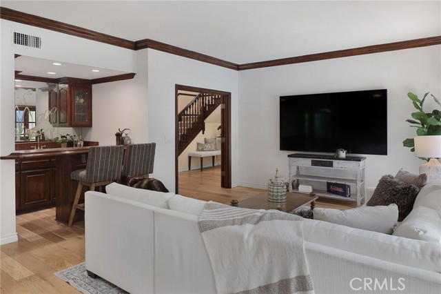 6137 Paseo La Vista, Woodland Hills CA: https://media.crmls.org/medias/87d1c5ee-45be-4ae9-b320-4897e4b7fe61.jpg