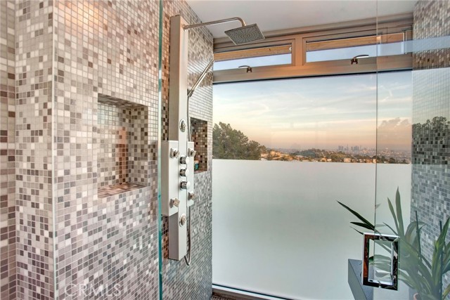 Detail Gallery Image 38 of 52 For 2917 Durand Dr, Los Angeles,  CA 90068 - 3 Beds | 2/1 Baths