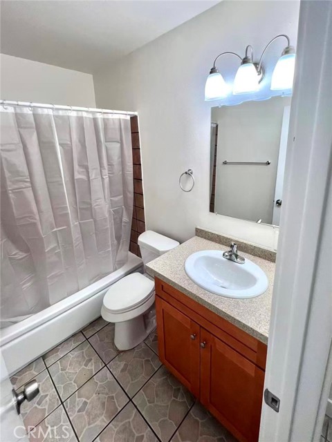Detail Gallery Image 5 of 9 For 4109 W 5th St #C3,  Santa Ana,  CA 92703 - 2 Beds | 2 Baths