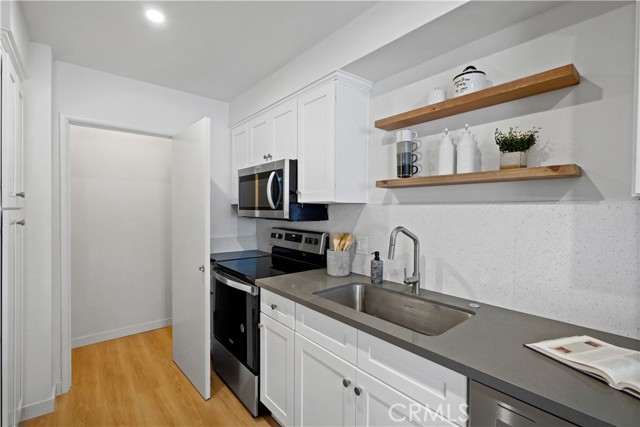 Detail Gallery Image 11 of 39 For 4647 Willis Ave #306,  Sherman Oaks,  CA 91403 - 2 Beds | 1 Baths