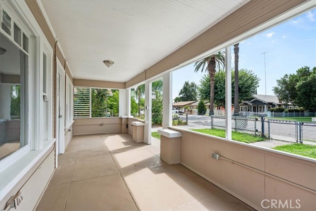 464 W 14th Street, San Bernardino CA: https://media.crmls.org/medias/87d4393d-55db-4996-8bba-eae284d6b816.jpg