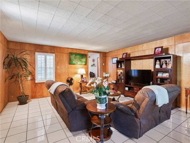 8651 Ranchito Avenue, Panorama City CA: https://media.crmls.org/medias/87d4b780-001c-4f37-ab34-10cab9cb4e19.jpg