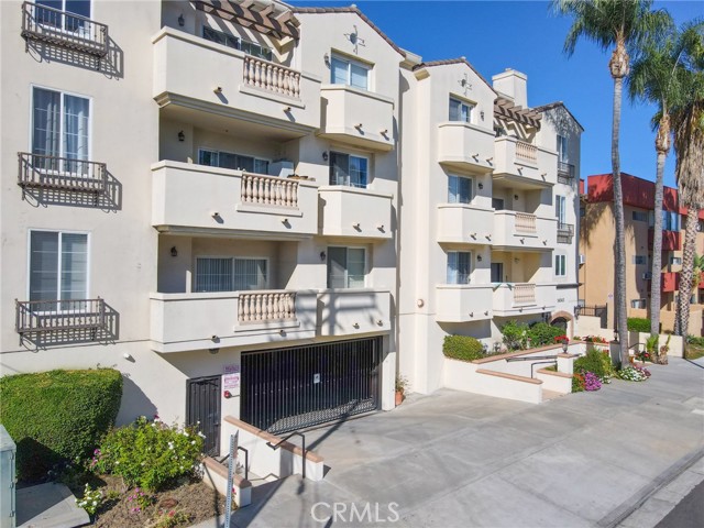 Detail Gallery Image 1 of 32 For 14343 Burbank Bld #301,  Sherman Oaks,  CA 91401 - 3 Beds | 2 Baths