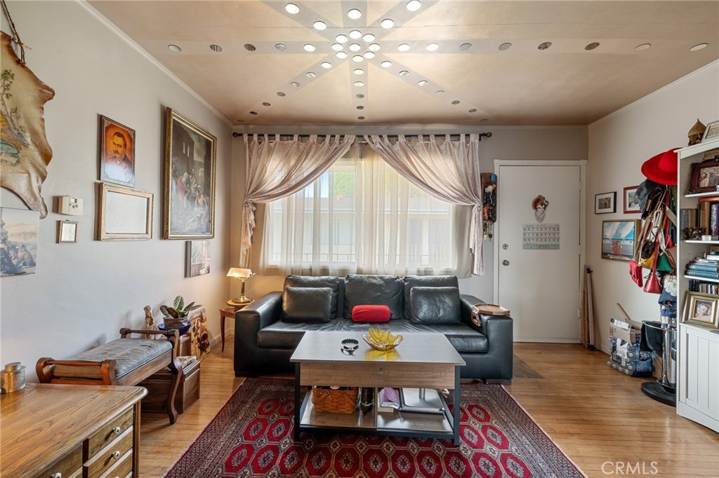 https://media.crmls.org/medias/87d77b74-4520-495a-ad61-35bd763120be.jpg?preset=X-Large