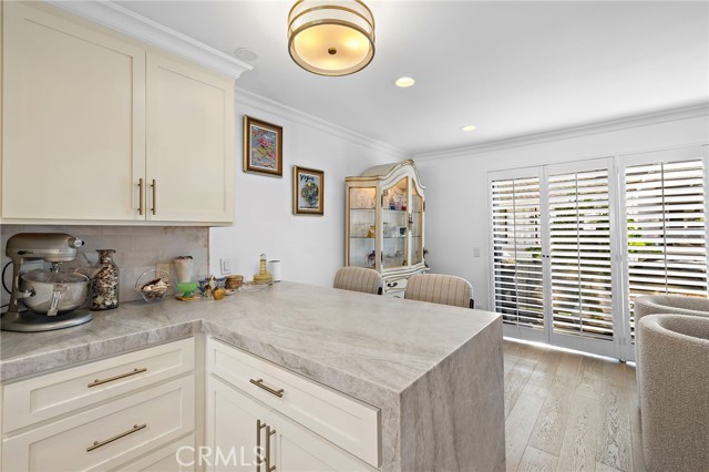 Detail Gallery Image 5 of 29 For 12 Encore Ct, Newport Beach,  CA 92663 - 4 Beds | 2/1 Baths