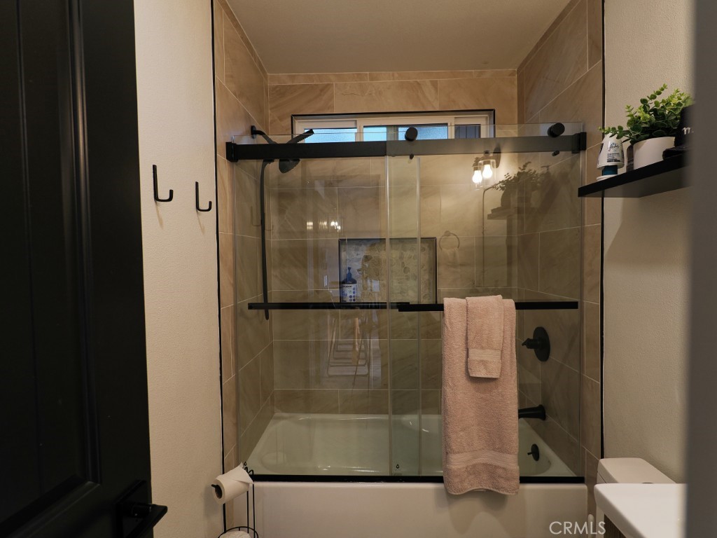 https://media.crmls.org/medias/87d8b03b-7662-4f8e-8810-07eb426c3cfa.jpg?preset=X-Large