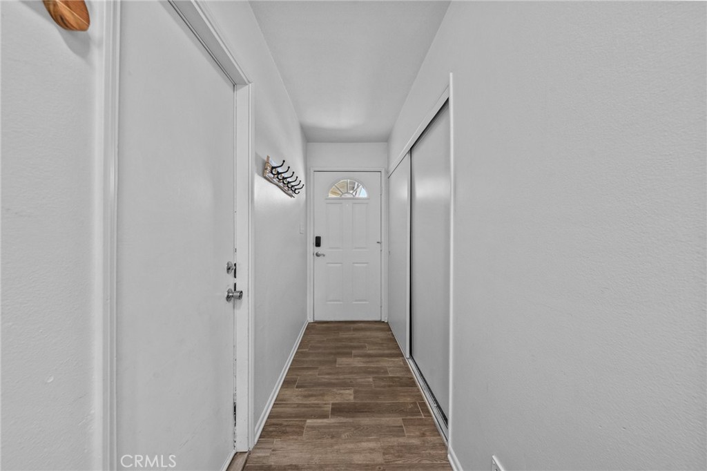 https://media.crmls.org/medias/87d9770a-0ca7-451d-9557-313bb09d4d9c.jpg?preset=X-Large