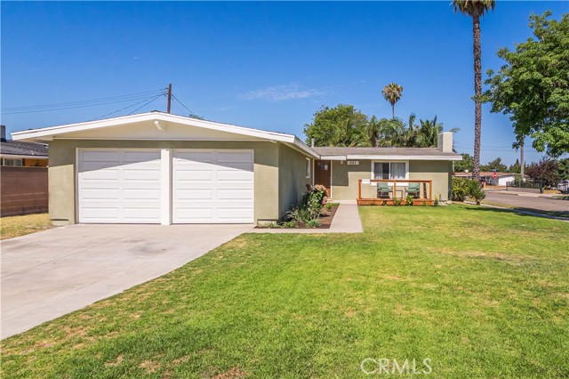 Detail Gallery Image 2 of 36 For 221 S Mall Way, Anaheim,  CA 92804 - 3 Beds | 2 Baths