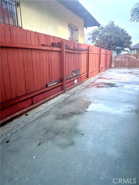 Detail Gallery Image 3 of 31 For 2129 30th W 30th St, Los Angeles,  CA 90018 - 4 Beds | 1 Baths