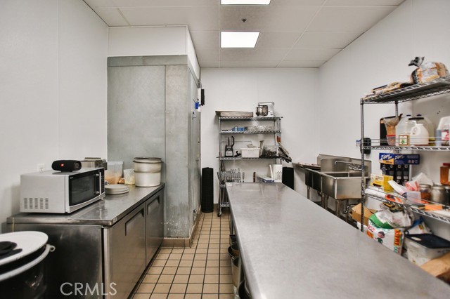 5537 W Sunset Boulevard, Los Angeles CA: https://media.crmls.org/medias/87dc2470-f073-4b03-8ef5-5d53851e16f3.jpg