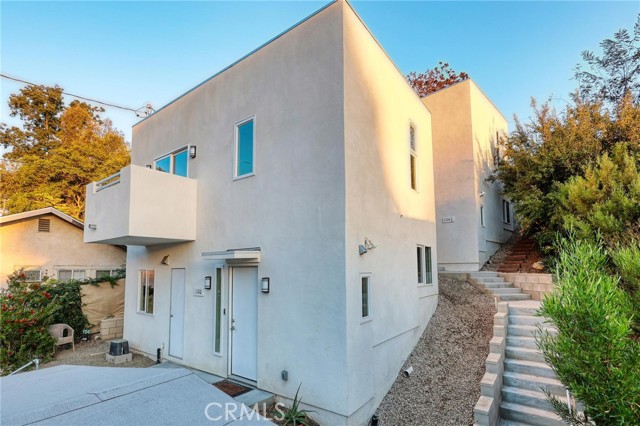 Detail Gallery Image 4 of 74 For 1106 1106 1/2 Geraghty Avenue, Los Angeles,  CA 90063 - 2 Beds | 2/2 Baths