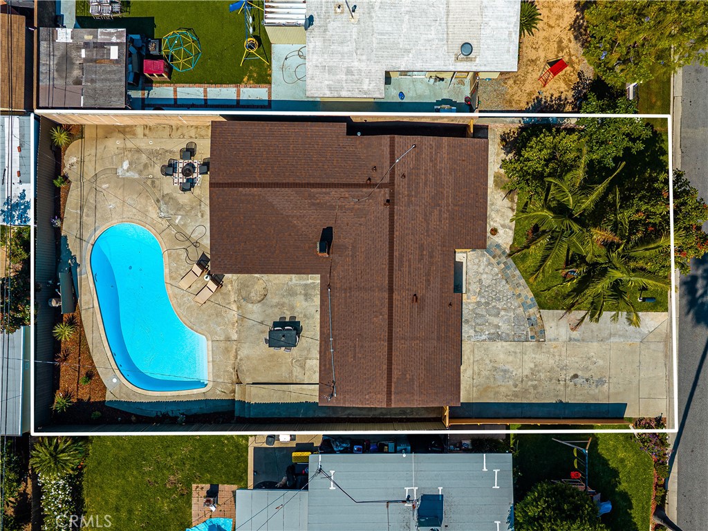 https://media.crmls.org/medias/87dc4b10-1e38-4ea4-974a-c0987ece1307.jpg?preset=X-Large