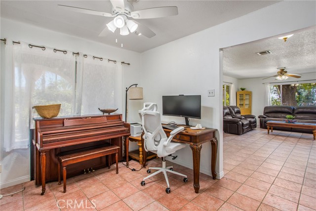 32272 Florida Avenue, Mentone CA: https://media.crmls.org/medias/87dd06c2-5ec1-4664-ba76-702c677b4857.jpg