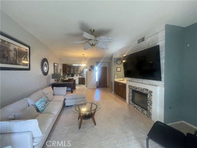 Image 11 of 57 For 43756 Avenida Alicante