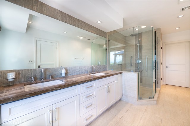 Detail Gallery Image 14 of 26 For 16511 Academia Dr, Encino,  CA 91436 - 3 Beds | 3/1 Baths