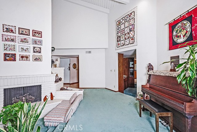 9752 Rangeview Drive, Santa Ana CA: https://media.crmls.org/medias/87dde2ae-44b7-42ee-8a69-c92e52b9a749.jpg