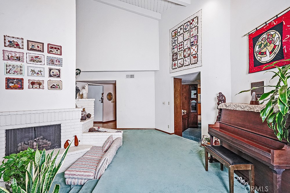 https://media.crmls.org/medias/87dde2ae-44b7-42ee-8a69-c92e52b9a749.jpg?preset=X-Large