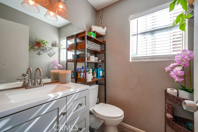 11484 Lime Orchard Lane, Fontana CA: https://media.crmls.org/medias/87dde34e-c905-4b47-aa41-480067ac0521.jpg