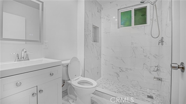 Detail Gallery Image 17 of 29 For 15210 Cohasset St, Van Nuys,  CA 91405 - 4 Beds | 3 Baths